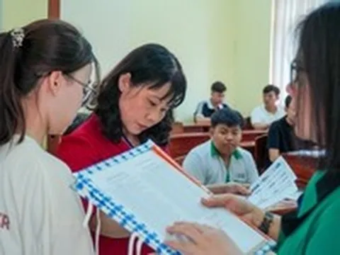 Thí sinh Cà Mau đạt điểm 10 toán bị tố dùng điện thoại: Sở nói chưa ghi nhận bất thường