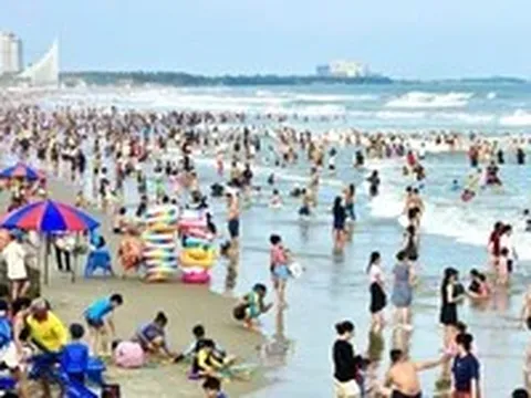 Vũng Tàu ken đặc du khách, nhiều tuyến đường trung tâm ùn ứ cuối tuần