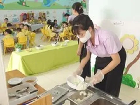 Bếp ăn trường mầm non siết chặt an toàn từ nguyên liệu đến từng suất ăn