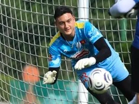 Đặng Văn Lâm khen Patrik Lê Giang