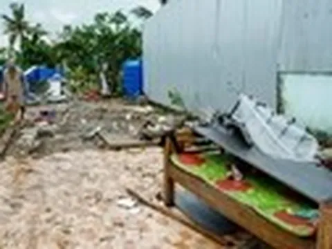 Lốc xoáy cuốn phăng hơn 70 mái nhà, người dân Cà Mau kể phút sinh tử