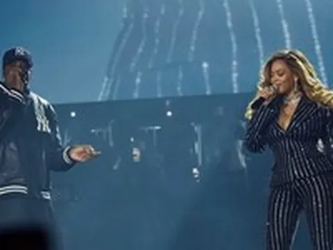 Jay-Z tái hiện album huyền thoại, Beyoncé và con gái Blue Ivy gây sốt trên sân khấu
