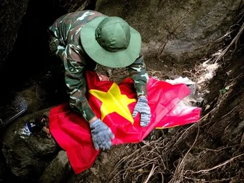 Luồn rừng, phá đá đưa nhiều hài cốt liệt sĩ ra khỏi hang sâu sau hơn 50 năm