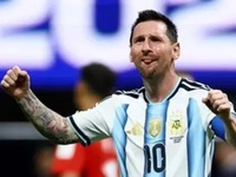Cổ động viên Anh sợ trọng tài và FIFA 'dàn xếp' giúp Messi thắng Tam sư