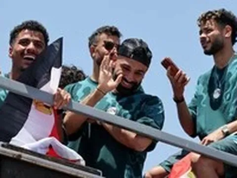 Tỉ phú UAE tặng 59 ô tô Mitsubishi cho tuyển Ai Cập sau World Cup