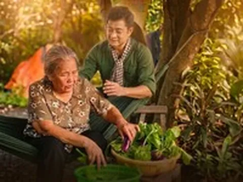 Nghệ sĩ Lê Thiện gây xúc động với bà mẹ nhớ người con liệt sĩ trong khu vườn quạnh hiu