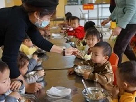 Hà Nội xử lý 16 đơn vị cung cấp thực phẩm cho bếp ăn trường học vi phạm