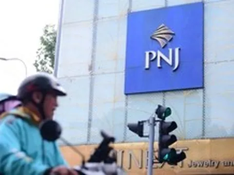 VN-Index kết phiên trong sắc xanh ngoạn mục, PNJ bất ngờ 'tím trần'