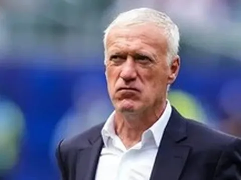 Truyền thông Pháp không hài lòng khi ông Deschamps mỉa mai trọng tài