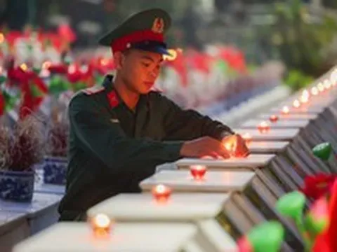 Thắp lên nghìn ngọn nến tri ân ở Nghĩa trang liệt sĩ quốc gia Vị Xuyên