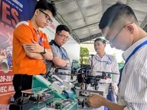 Robot, drone, thiết bị tự động hóa ở triển lãm quốc tế Gia Lai