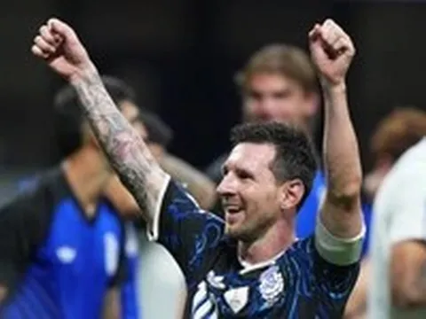 Video Messi hai lần kiến tạo giúp Argentina đánh bại tuyển Anh