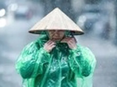 Hà Nội mưa dông mạnh, vùng núi Bắc Bộ mưa lớn đến 19-7, đường Lai Châu đi Điện Biên tê liệt
