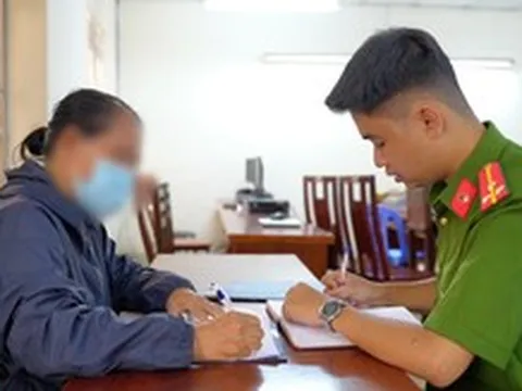 Bị dụ vay ngân hàng để sở hữu kỳ nghỉ, cô giáo hưu trí gánh nợ nửa tỉ đồng