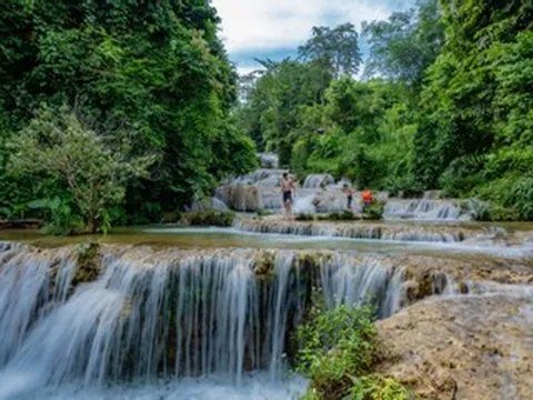 4 thác nước tự nhiên gần Hà Nội, khách vui chơi 'thả ga' với giá bình dân
