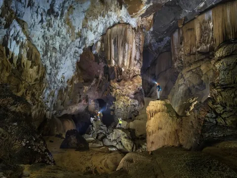 Đã mở tour khám phá hang động mới phát hiện ở Việt Nam