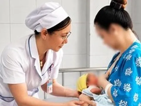 Vụ sinh con bất ngờ trên taxi, được cảnh sát giao thông mở đường: Mẹ và bé sắp xuất viện
