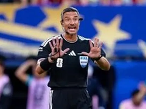 Trọng tài chung kết World Cup bị ‘đào phốt’ quá khứ