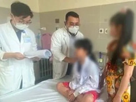 Bé gái 12 tuổi nhập viện do uống 50 viên thuốc chống trầm cảm