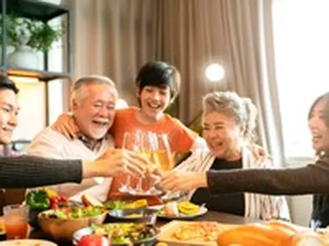 10 nhóm thực phẩm người trên 50 tuổi nên hạn chế