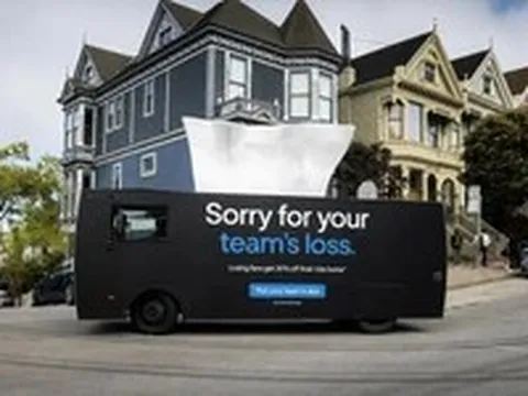 Uber lái cả hộp khăn giấy đến an ủi fan đội bị loại tại World Cup