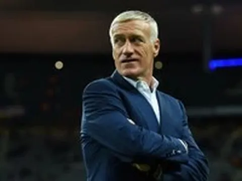 Người Pháp không bao giờ quên 'gã xách nước' vĩ đại Deschamps