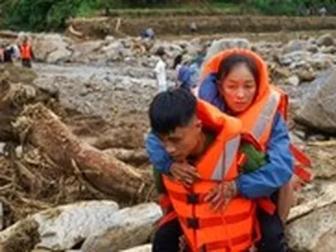 Lai Châu tan hoang sau lũ, hàng trăm hộ dân lại di dời khẩn trong đêm