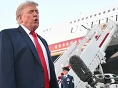 Ông Trump giải thích vì sao Mỹ 'đánh Iran rất mạnh đêm nay'