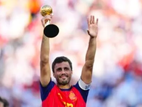 Cổ động viên tranh luận việc Rodri giành Quả bóng vàng World Cup 2026
