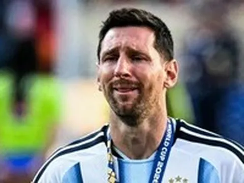 Phi công Tây Ban Nha 'chơi khăm', cổ động viên Argentina tưởng đội nhà vô địch World Cup