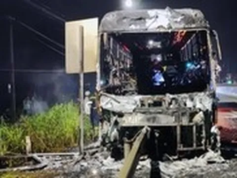 Vụ cháy xe khách làm 7 người chết ở Đồng Nai: Tài xế khai buồn ngủ trước khi tông hộ lan