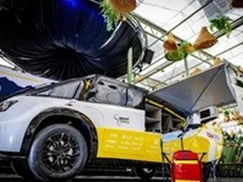 Độc lạ xe cứu thương vừa chạy vừa tự tạo điện