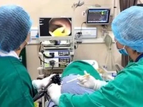 Đầy hơi, sụt cân kéo dài, phát hiện sán dây dài 1,2 mét trong ruột