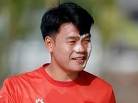 Nguyễn Thành Chung bị côn trùng cắn, tập luyện khó khăn ở đội tuyển Việt Nam