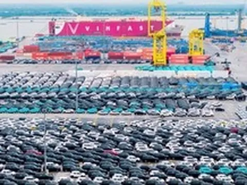 Hơn 5.000 xe VinFast lên 2 tàu, chuẩn bị xuất sang châu Âu và nhiều quốc gia châu Á