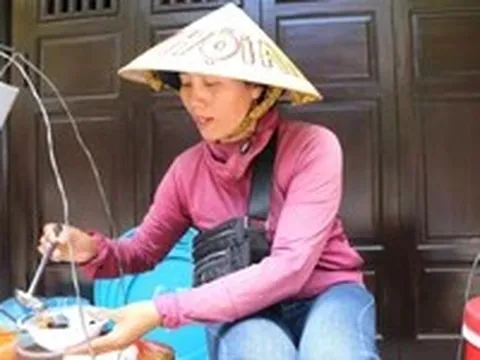 Gặp chị bán chè ở Hội An 'bắn' 5 thứ tiếng gây sốt mạng xã hội