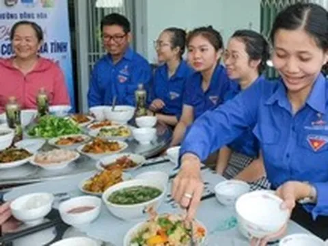 'Bữa cơm tri ân' của lòng biết ơn