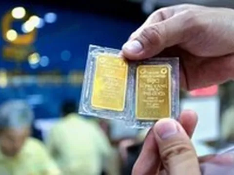 Đọc nhanh 24-7: Giá vàng giảm mạnh; một doanh nghiệp may ở TP.HCM báo lỗ vì không có đơn hàng