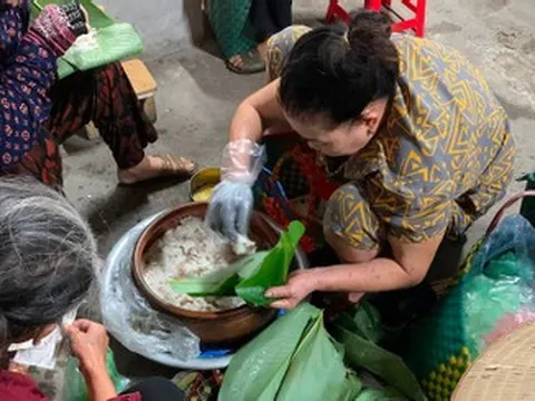 30 năm làm nghề, người phụ nữ Hưng Yên tiết lộ đặc sản xếp chồng giá 10.000 đồng