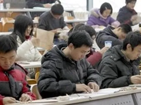 Công cụ kiểm tra AI liên tục 'bắt nhầm', sinh viên Trung Quốc điêu đứng mùa tốt nghiệp