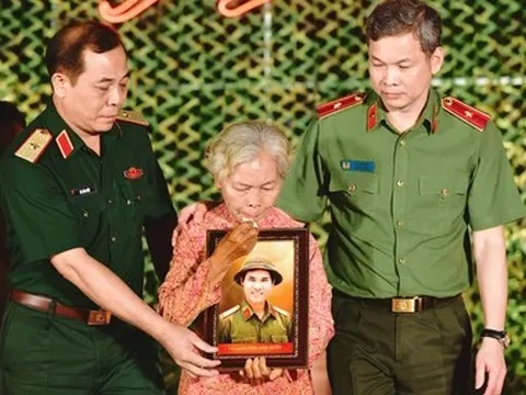 Phút nghẹn ngào khi liệt sĩ Huỳnh Văn Quên đã có ảnh thờ sau hàng chục năm mong mỏi