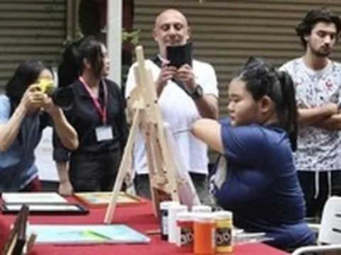 Những gam màu hy vọng từ nạn nhân chất độc da cam