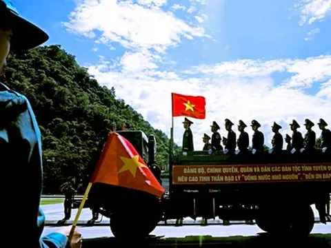 Dòng người tiễn đưa 34 liệt sĩ về Nghĩa trang liệt sĩ quốc gia Vị Xuyên