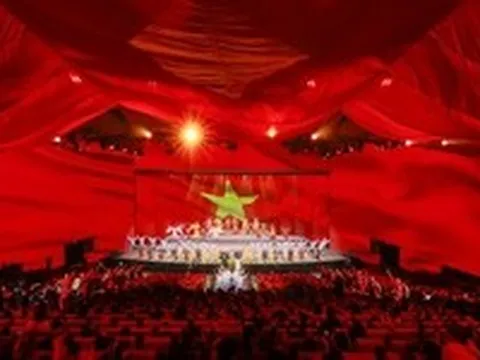 Vingroup tặng 50% giá vé show Đất nước thiên hùng ca