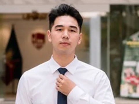 Nam sinh vừa học vừa tập kinh doanh, trở thành thủ khoa Trường đại học Kinh tế