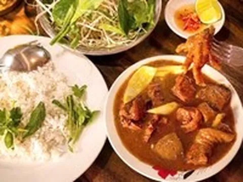 ‘Mai em xuống Sóc Trăng, nhớ dặn quán chừa em dĩa cà ri gà, chân rút xương’