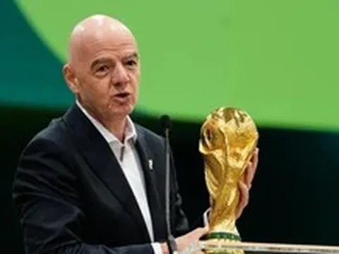 Chủ tịch FIFA Infantino đón tin vui từ IOC, vụ xóa thẻ đỏ có diễn biến mới