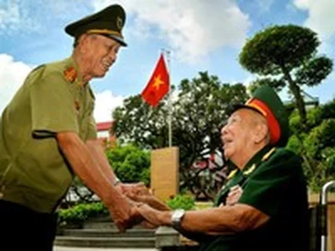 Đến Hội Nhiếp ảnh TP.HCM xem ảnh 'Con người và cuộc sống' tri ân tháng 7