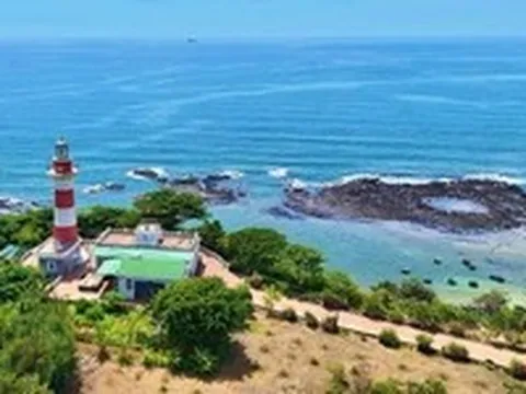 Tuyệt tác miệng núi lửa cổ cạnh hải đăng Ba Làng An