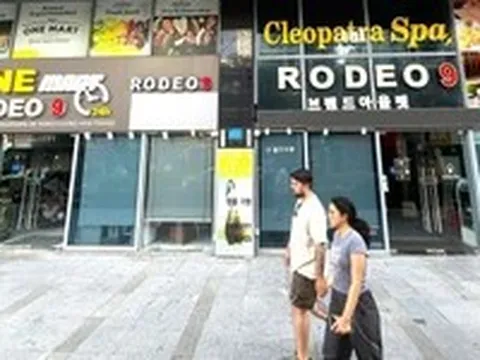Chấn chỉnh tình trạng 'loạn' biển hiệu tiếng nước ngoài tại Nha Trang